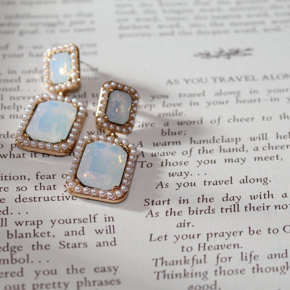 🎉HP!!🎉 Sparkly Cocktail Earrings Rhinestone NEW